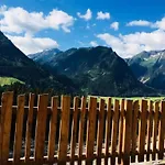 Near Krimml Waterfalls Нойкирхен-ам-Гросфенедигер