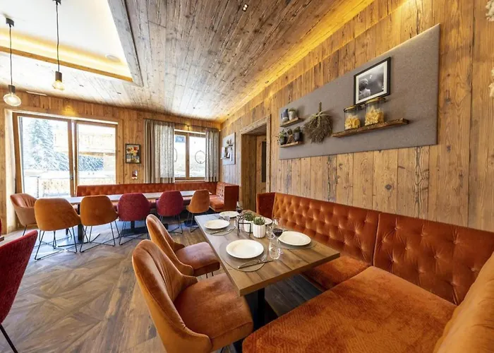 Near Krimml Waterfalls Нойкирхен-ам-Гросфенедигер